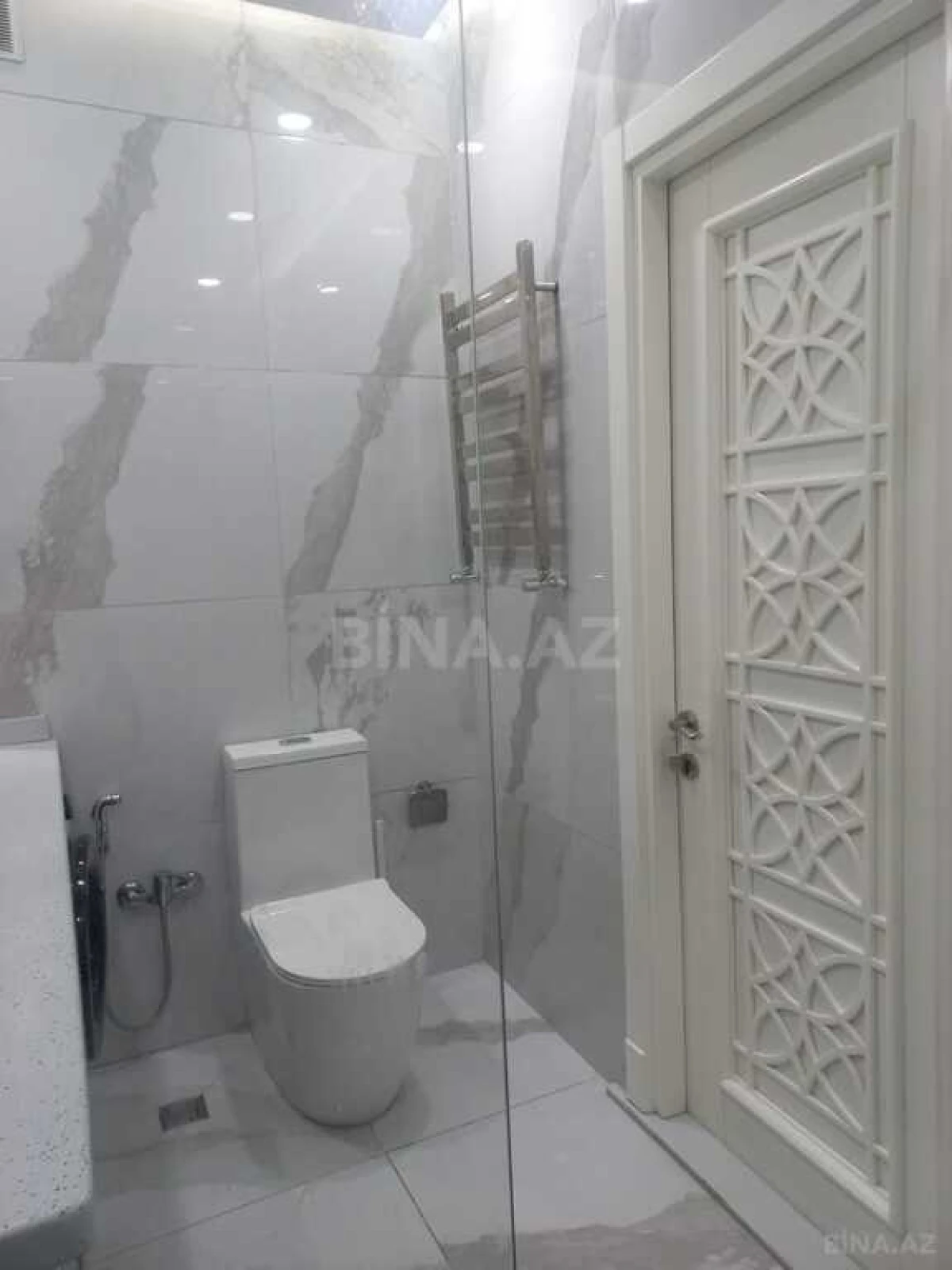 Satılır 2 otaqlı mənzil 67 m²