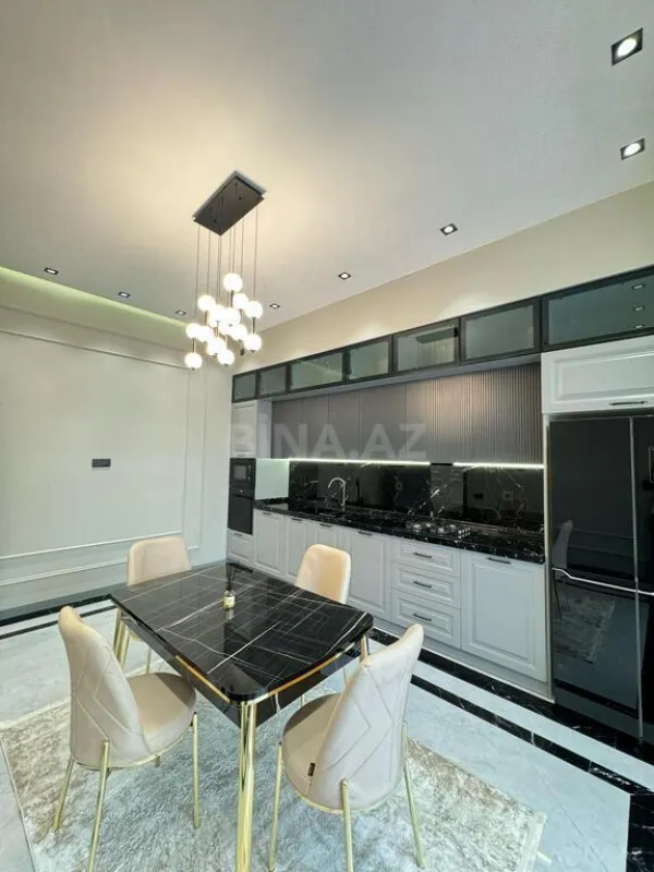 Satılır 4 otaqlı həyət evi 200 m²