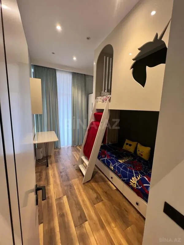 Kirayə verilir 4 otaqlı mənzil 180 m²