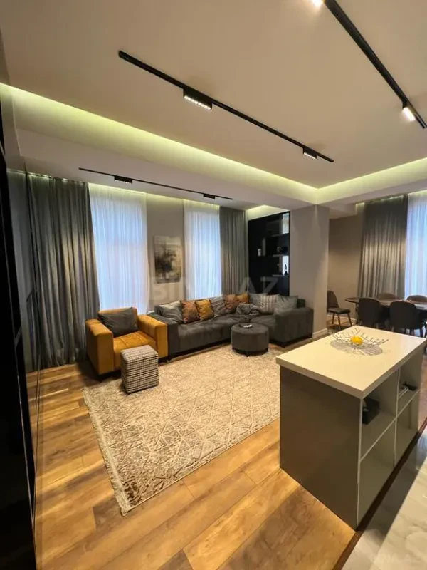 Kirayə verilir 4 otaqlı mənzil 180 m²