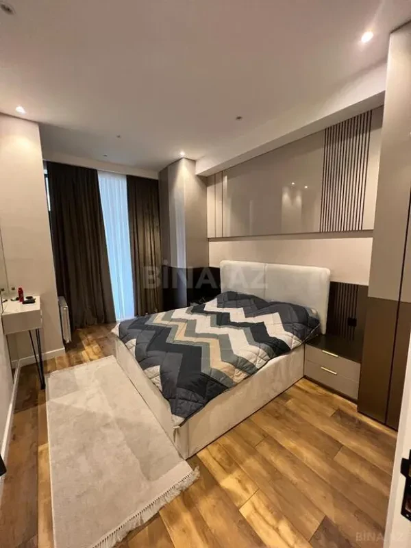 Kirayə verilir 4 otaqlı mənzil 180 m²