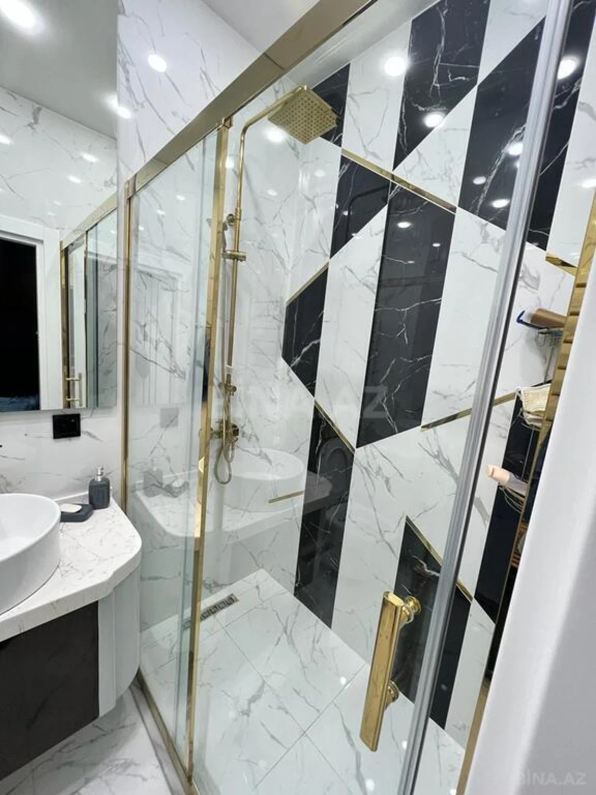 Kirayə verilir 4 otaqlı mənzil 180 m²