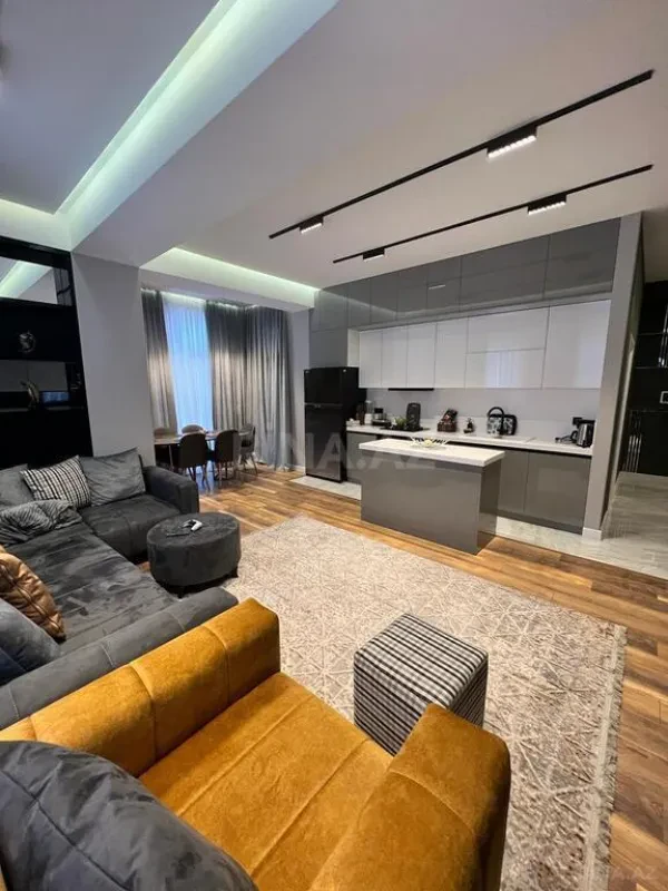 Kirayə verilir 4 otaqlı mənzil 180 m²