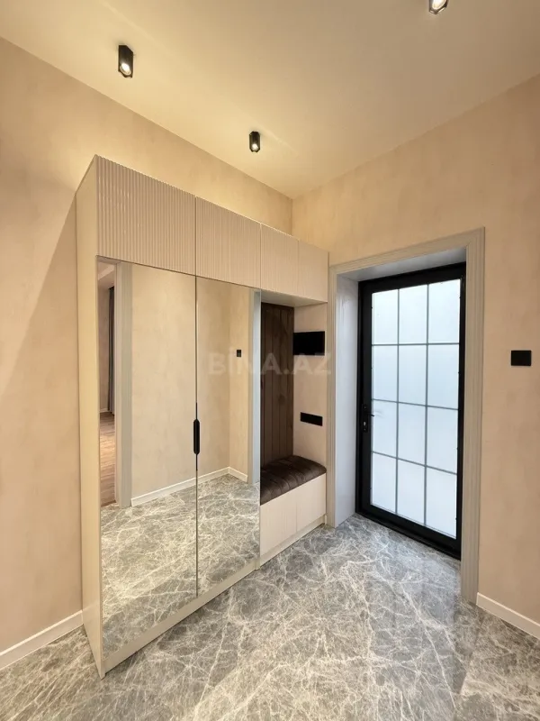 Satılır 5 otaqlı həyət evi 300 m²