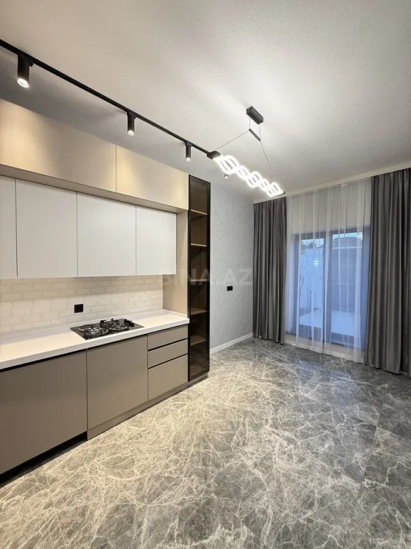 Satılır 5 otaqlı həyət evi 300 m²
