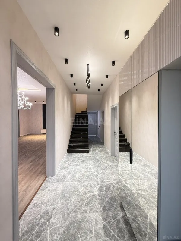 Satılır 5 otaqlı həyət evi 300 m²