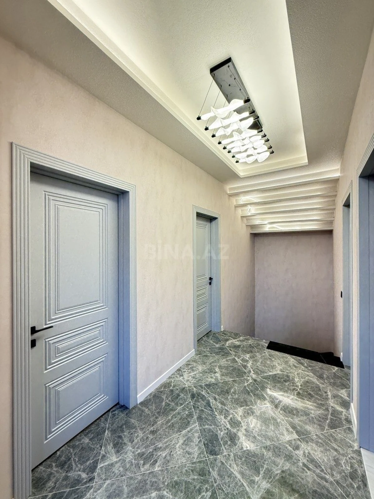 Satılır 5 otaqlı həyət evi 300 m²