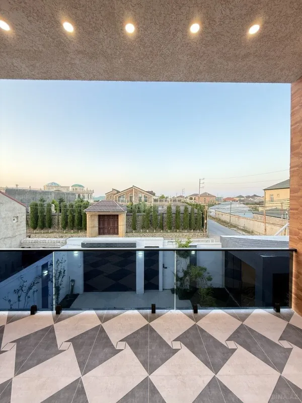 Satılır 5 otaqlı həyət evi 300 m²