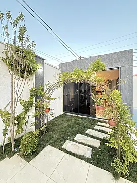 Satılır 5 otaqlı həyət evi 300 m²