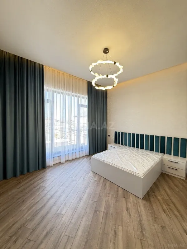 Satılır 5 otaqlı həyət evi 300 m²