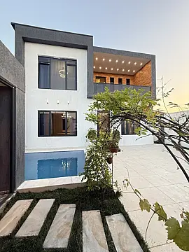 Satılır 5 otaqlı həyət evi 300 m²