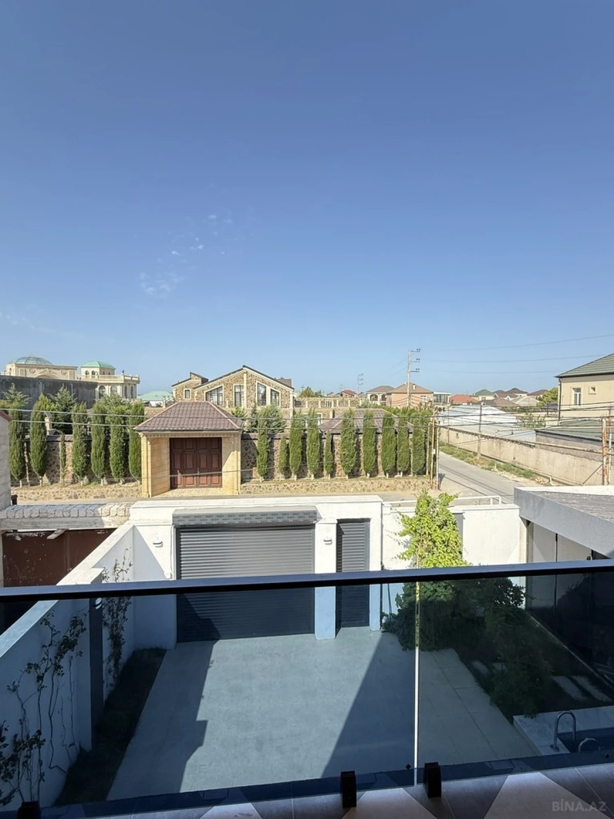 Satılır 5 otaqlı həyət evi 300 m²