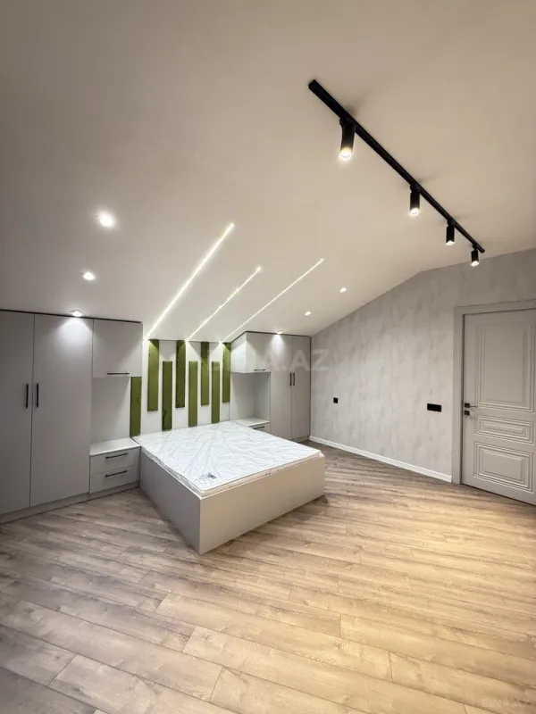 Satılır 5 otaqlı həyət evi 300 m²