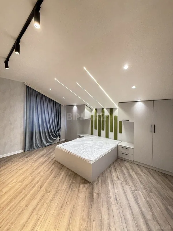 Satılır 5 otaqlı həyət evi 300 m²