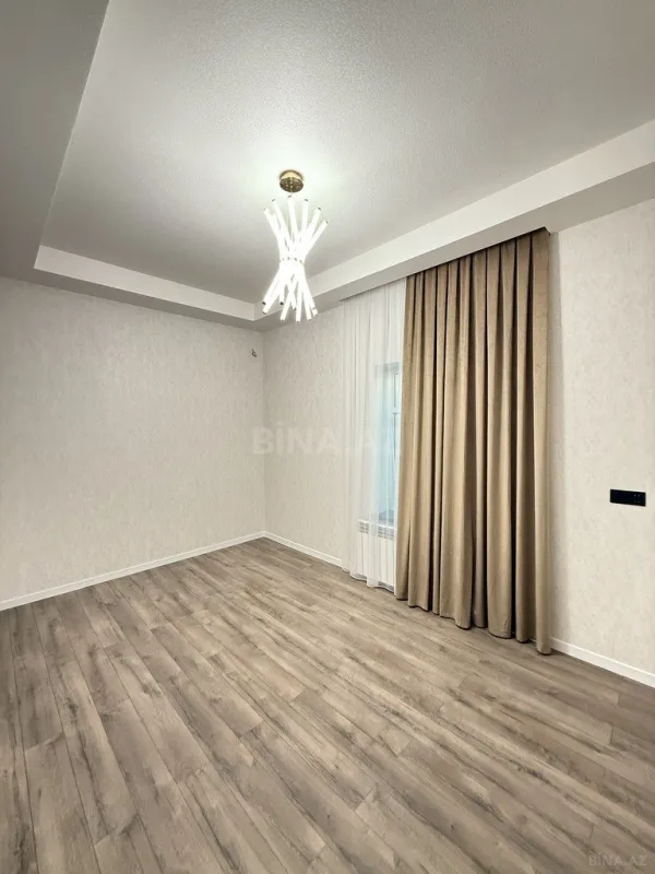 Satılır 5 otaqlı həyət evi 300 m²