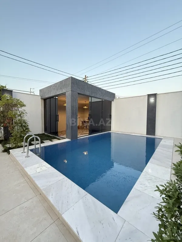 Satılır 5 otaqlı həyət evi 300 m²