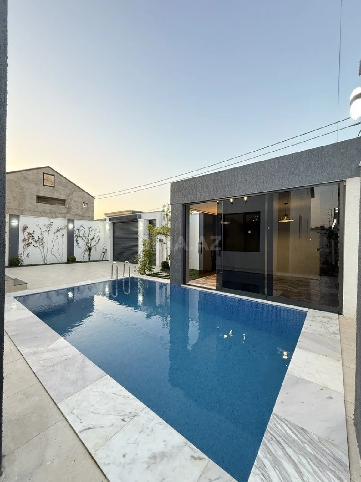 Satılır 5 otaqlı həyət evi 300 m²