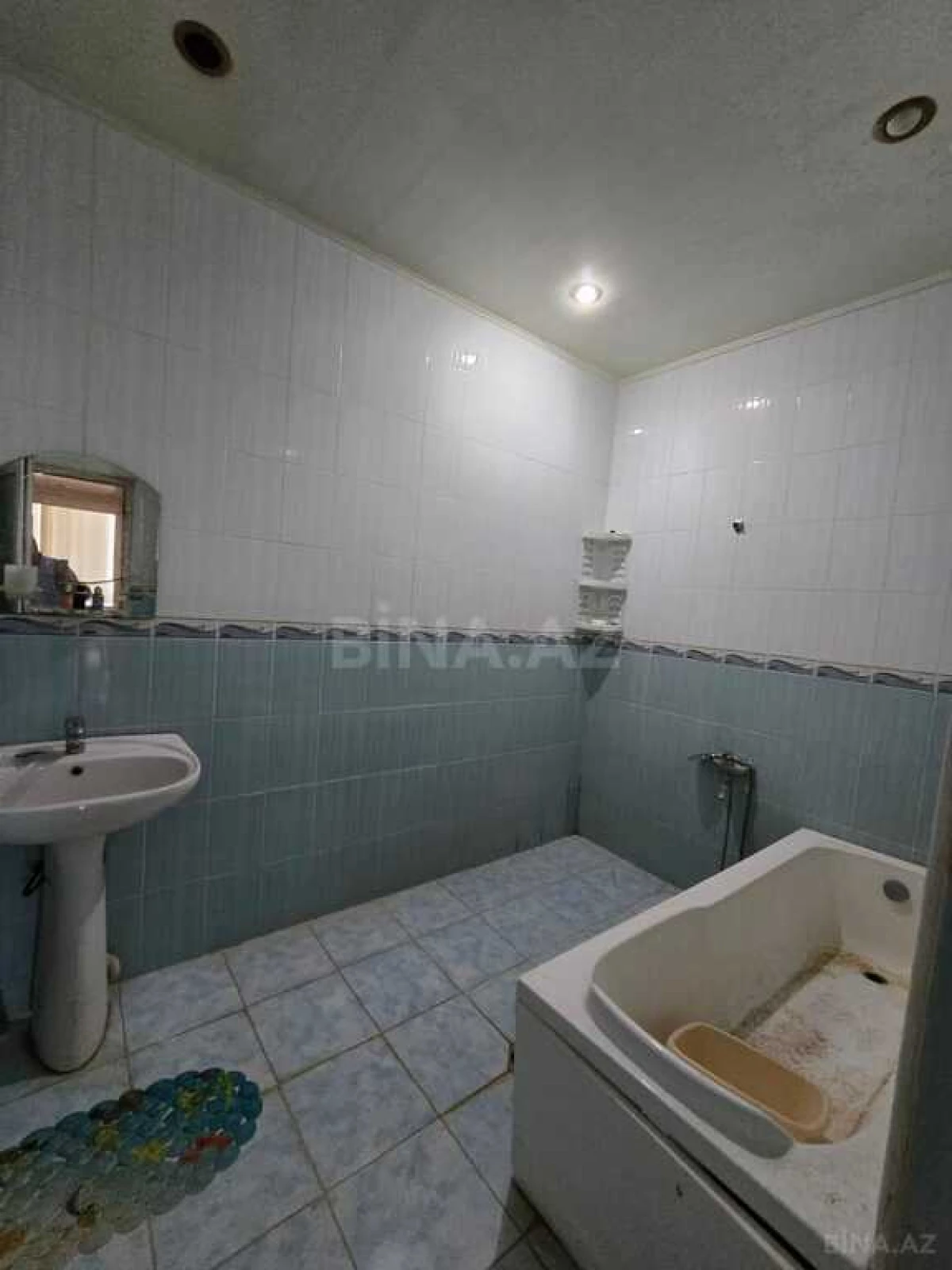 Satılır 2 otaqlı mənzil 96 m²