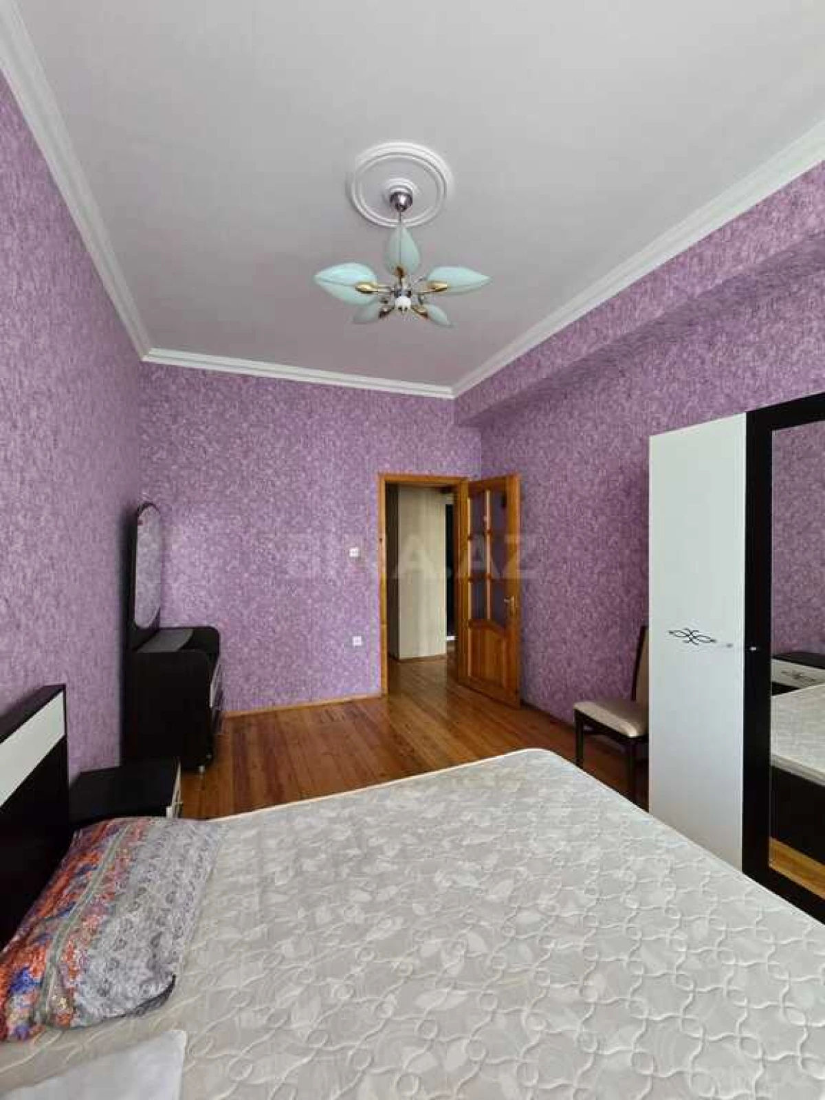 Satılır 2 otaqlı mənzil 96 m²