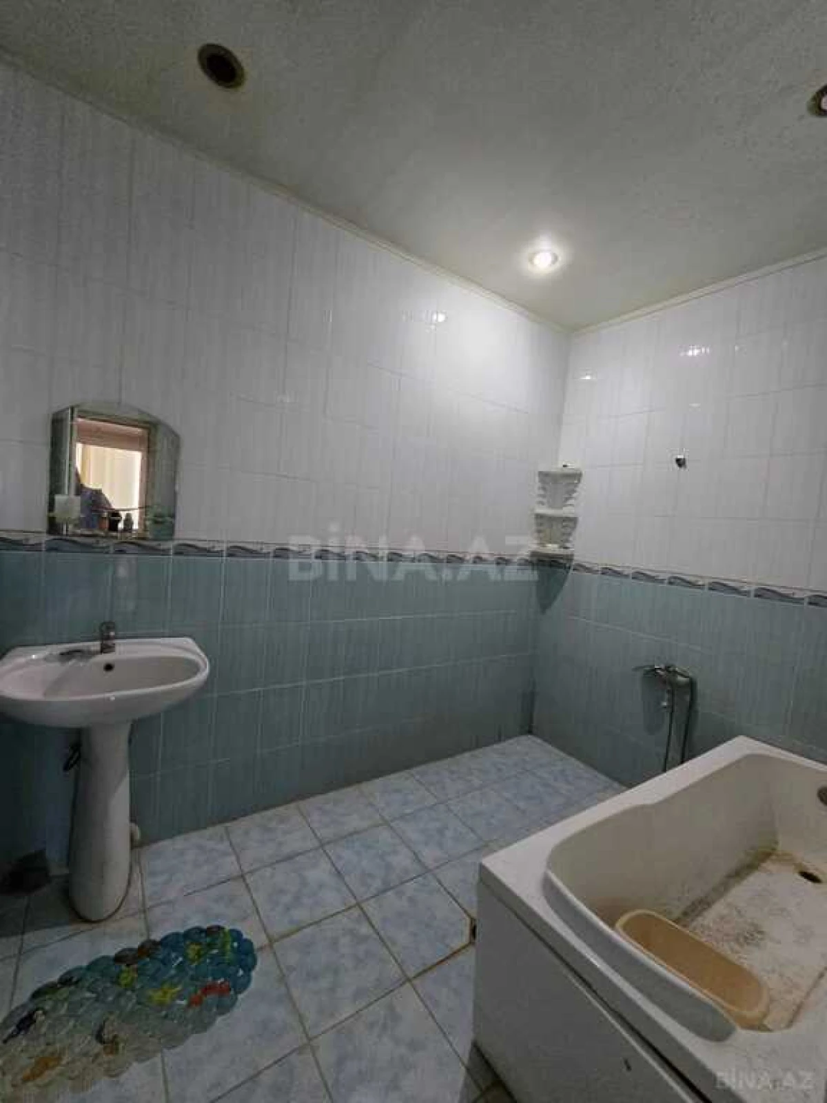Satılır 2 otaqlı mənzil 96 m²