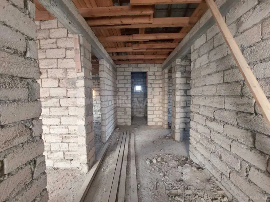 Satılır 6 otaqlı həyət evi 220 m²