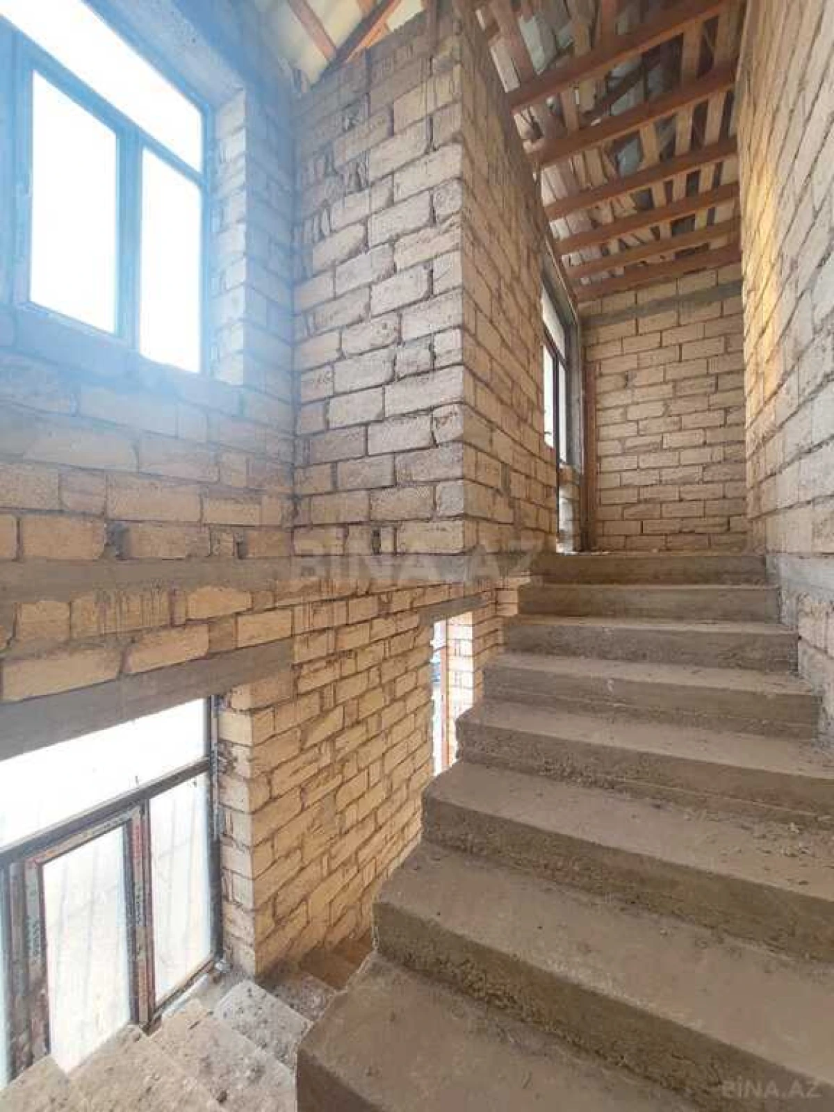 Satılır 6 otaqlı həyət evi 220 m²