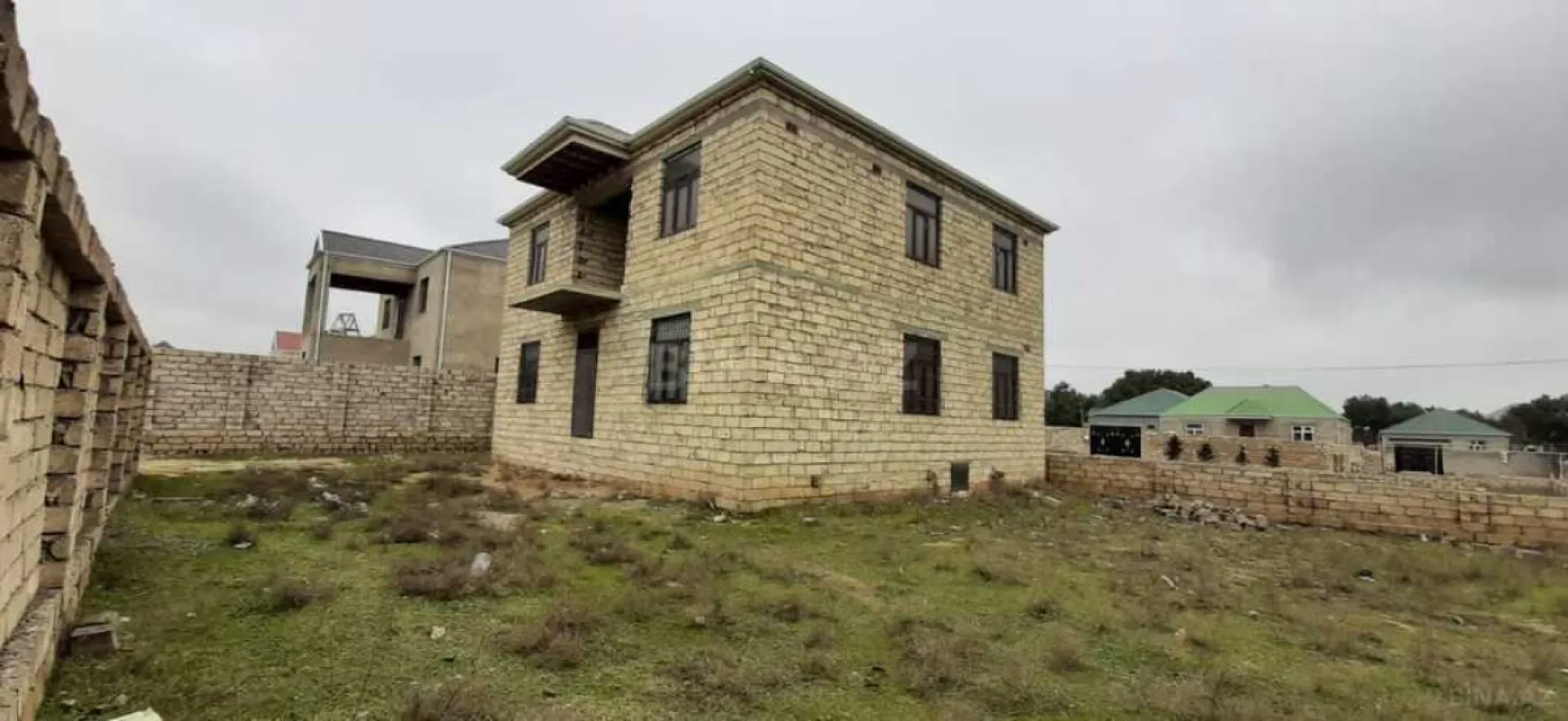 Satılır 6 otaqlı həyət evi 220 m²