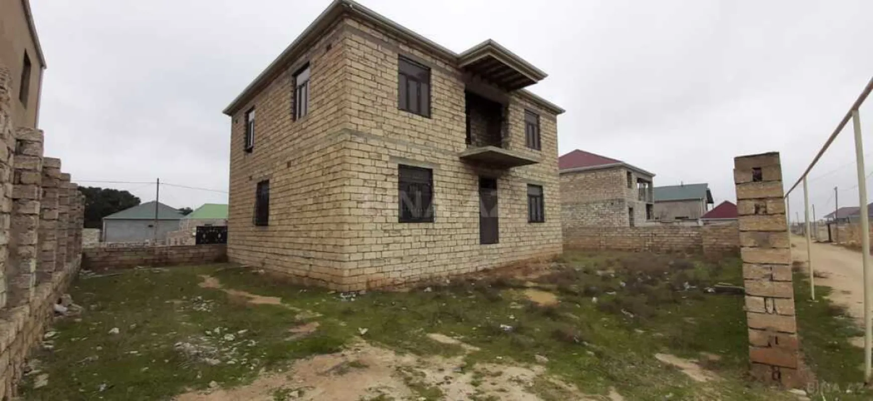 Satılır 6 otaqlı həyət evi 220 m²