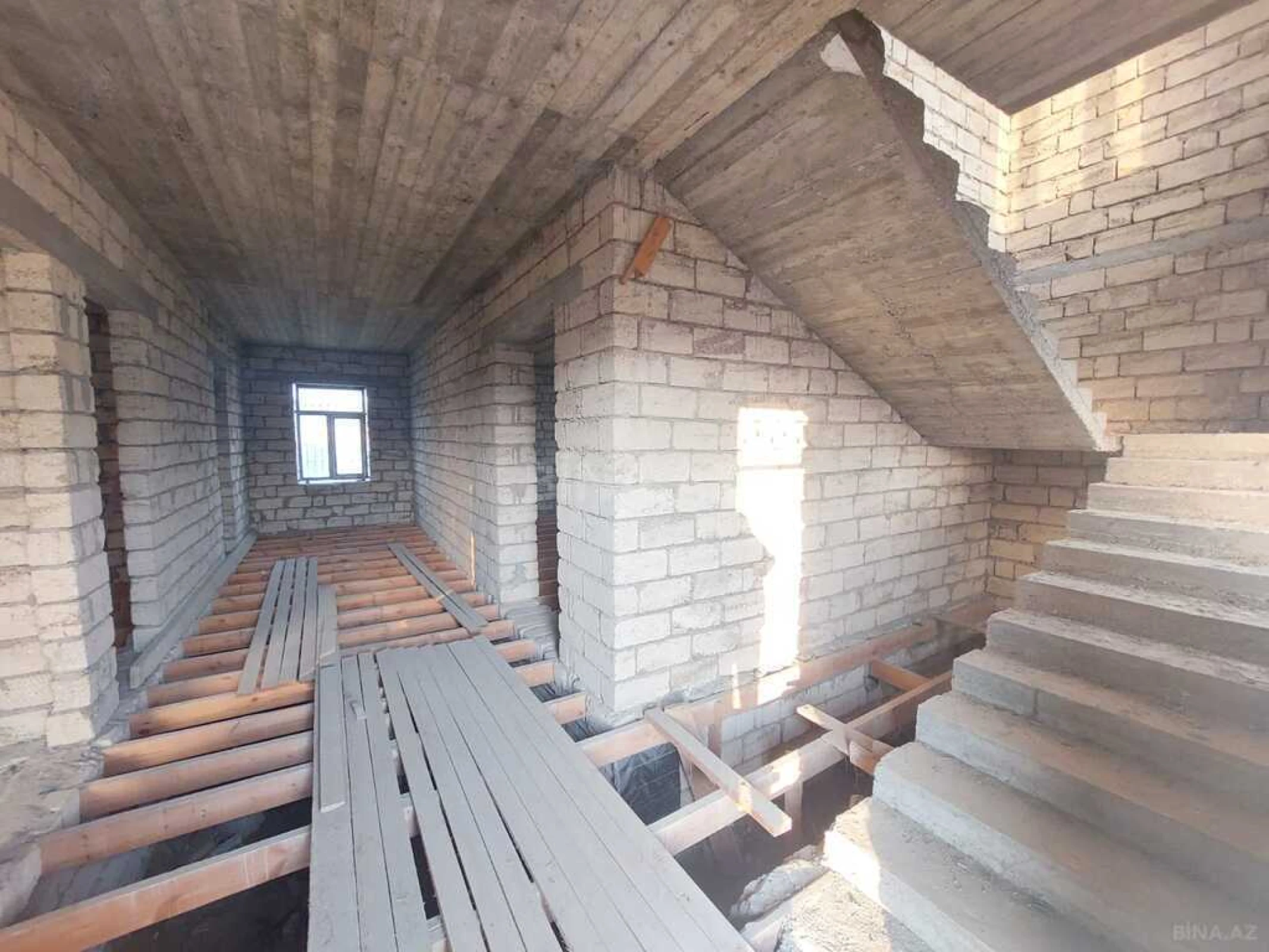 Satılır 6 otaqlı həyət evi 220 m²