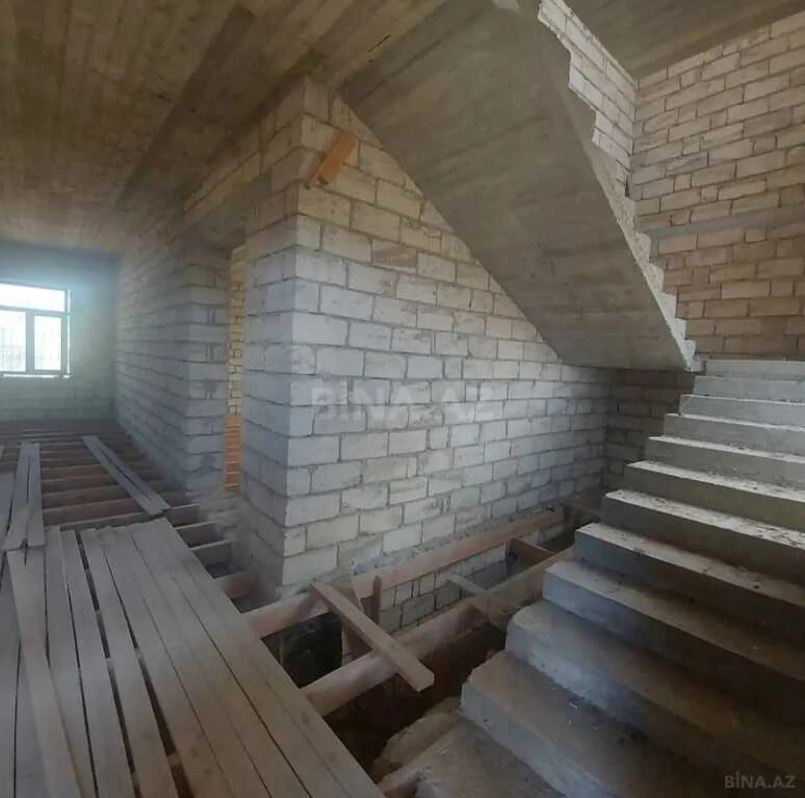 Satılır 6 otaqlı həyət evi 220 m²