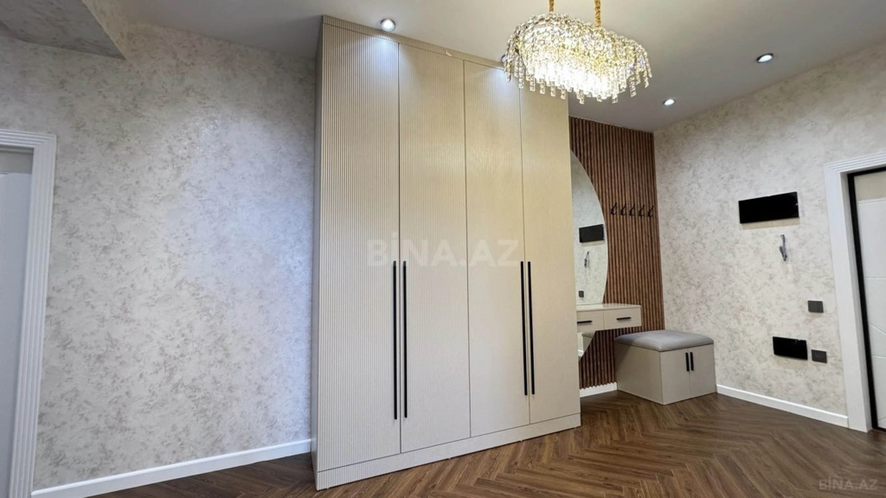 Satılır 3 otaqlı mənzil 138.4 m²