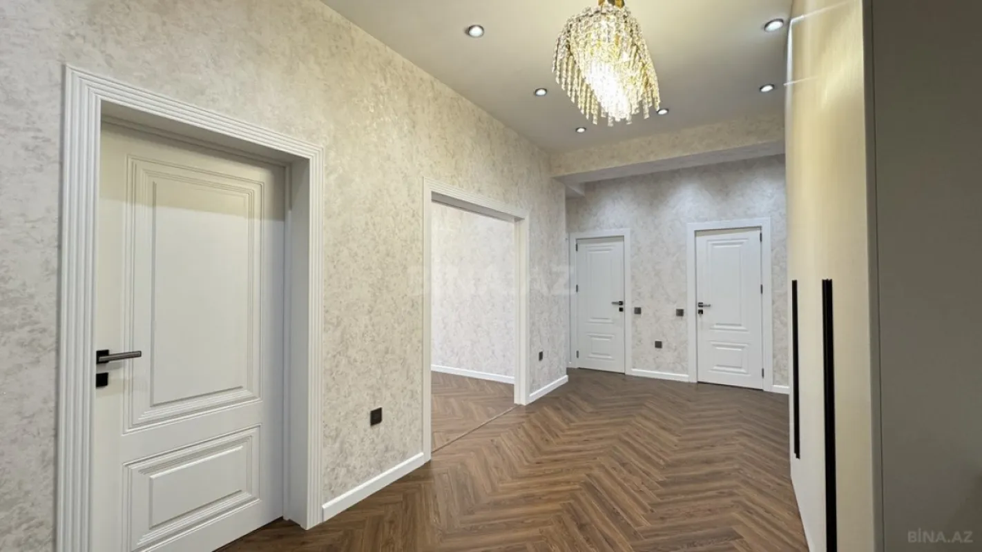 Satılır 3 otaqlı mənzil 138.4 m²