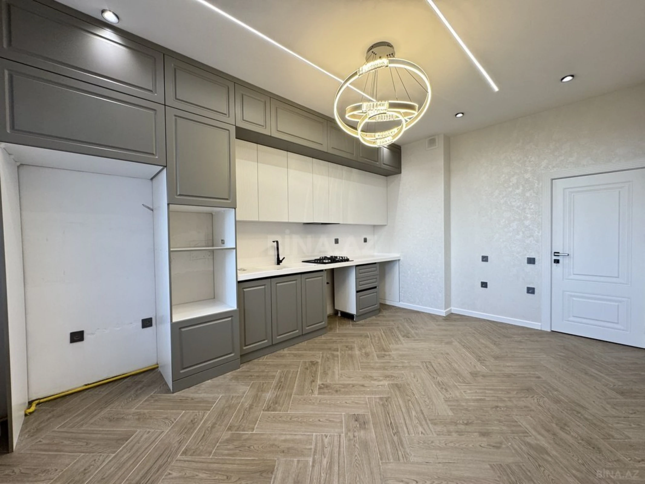 Satılır 3 otaqlı mənzil 138.4 m²