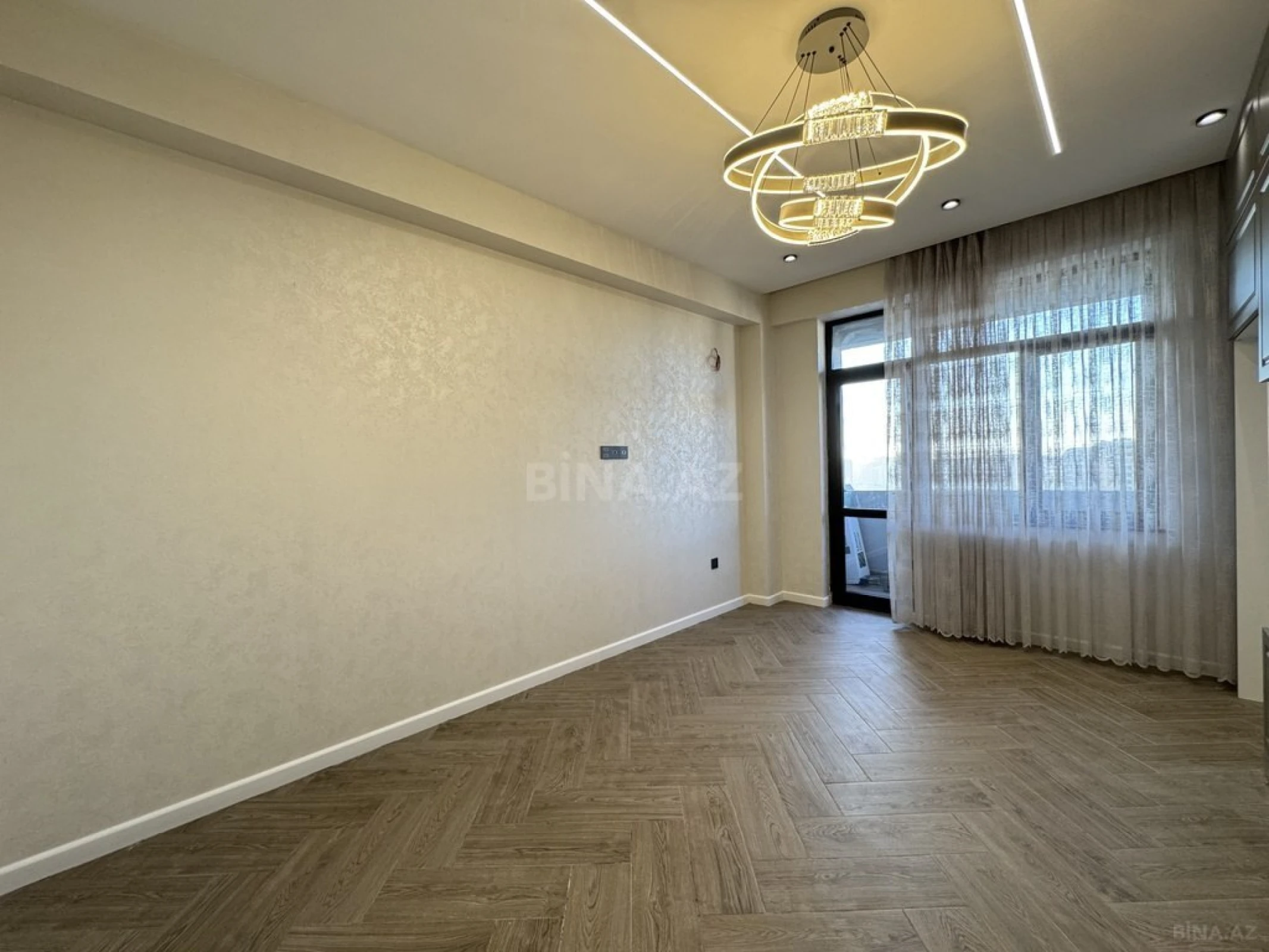 Satılır 3 otaqlı mənzil 138.4 m²