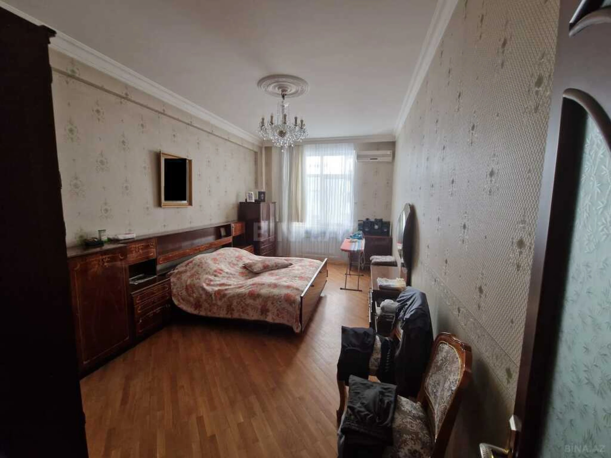 Satılır 4 otaqlı mənzil 200 m²