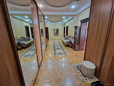 Satılır 4 otaqlı mənzil 200 m²