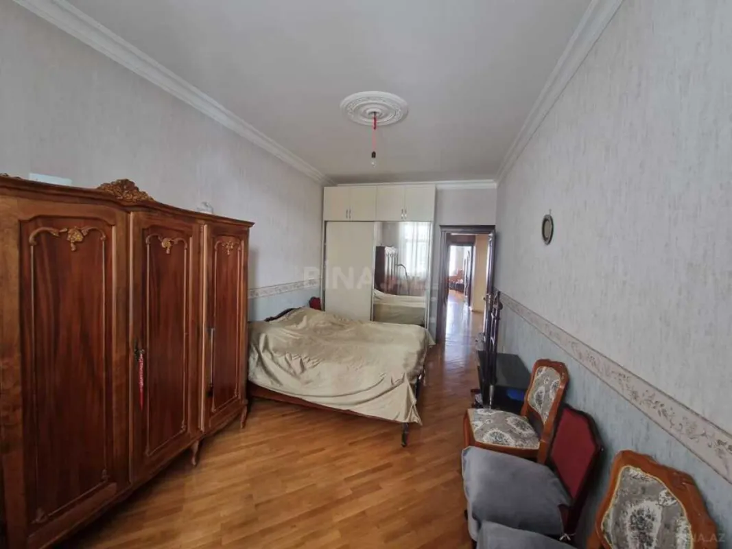 Satılır 4 otaqlı mənzil 200 m²