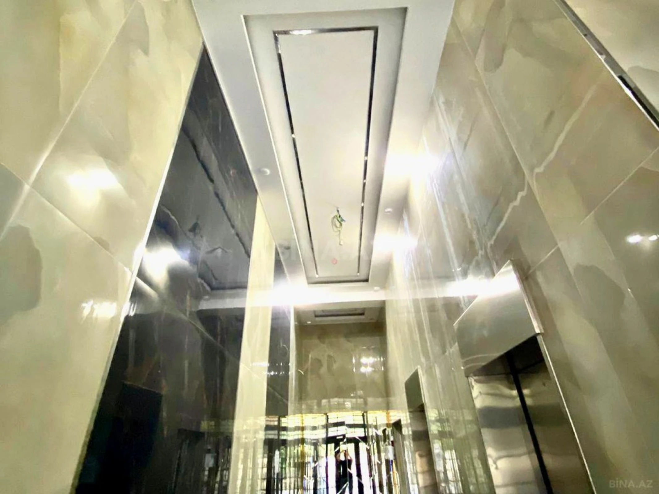 Satılır 2 otaqlı mənzil 69.8 m²