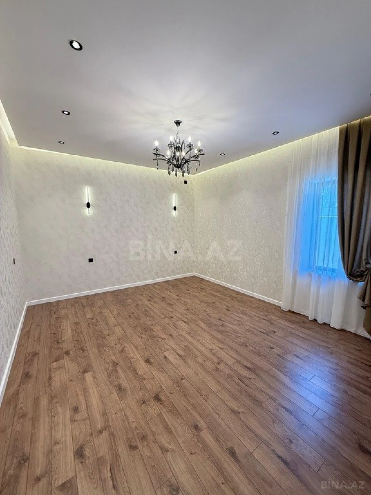 Satılır 4 otaqlı həyət evi 180 m²
