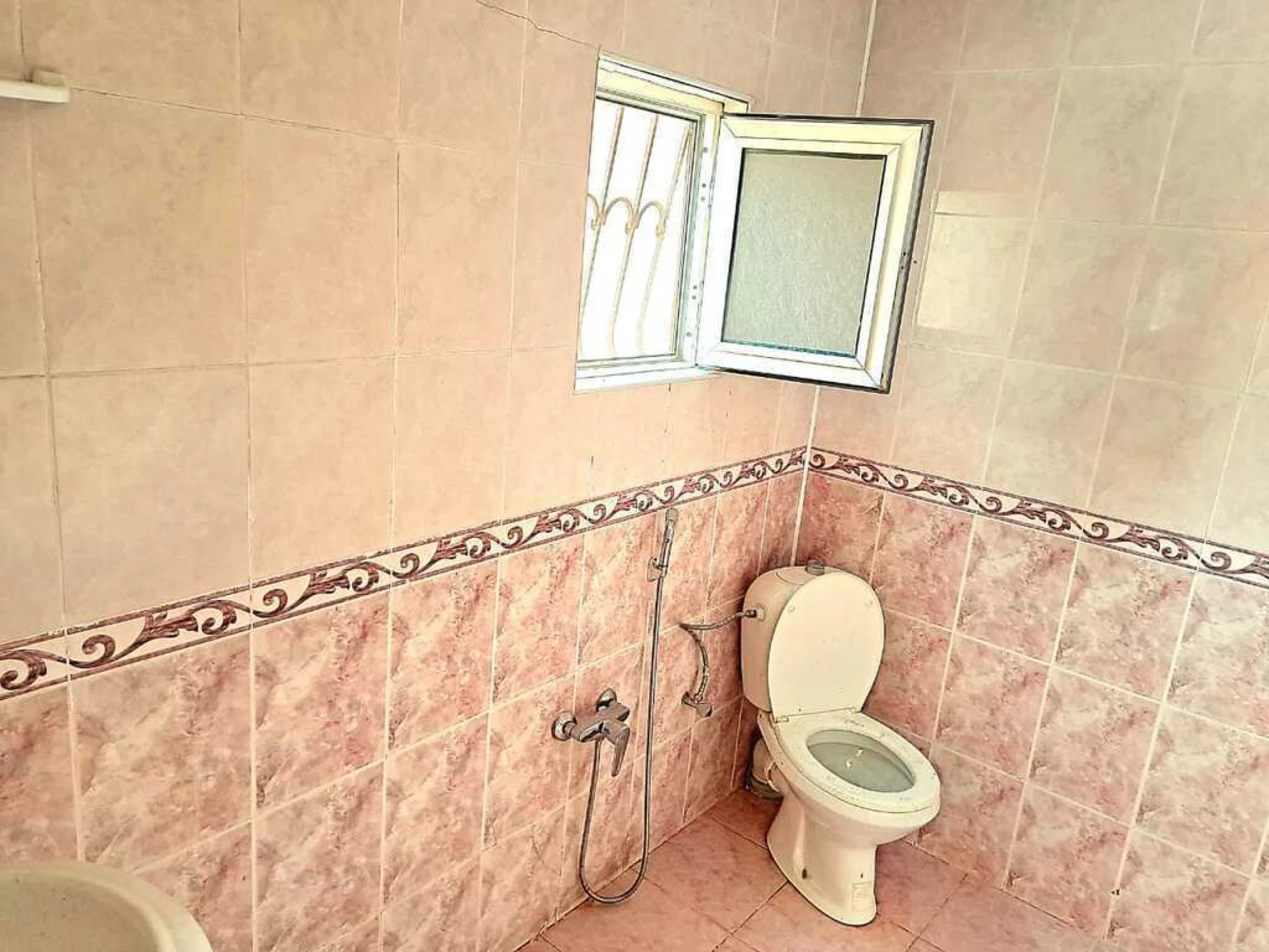 Satılır 7 otaqlı həyət evi 370 m²