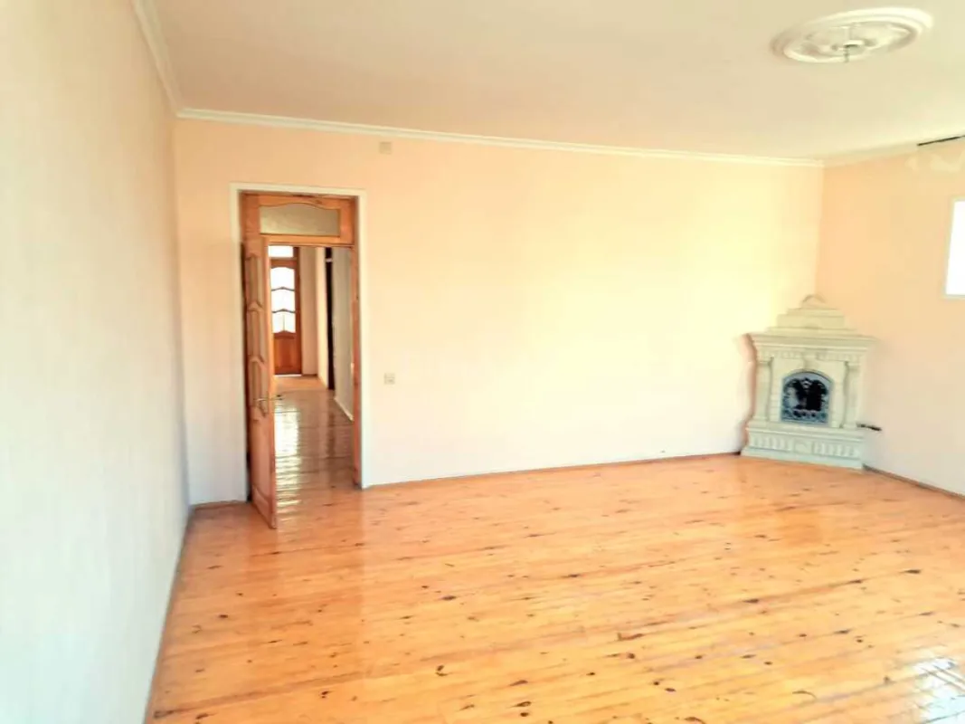 Satılır 7 otaqlı həyət evi 370 m²