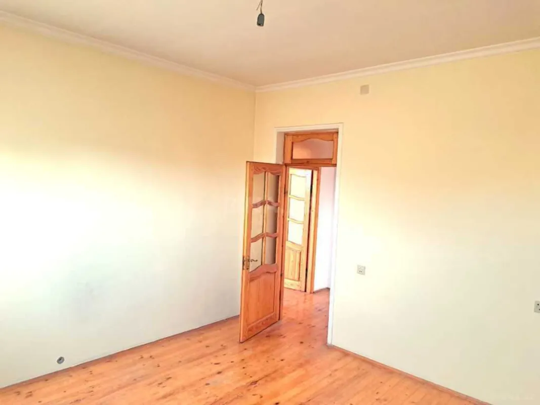 Satılır 7 otaqlı həyət evi 370 m²