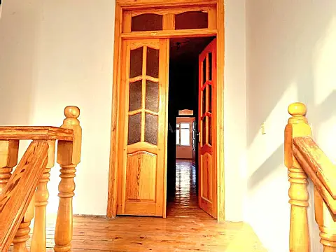 Satılır 7 otaqlı həyət evi 370 m²