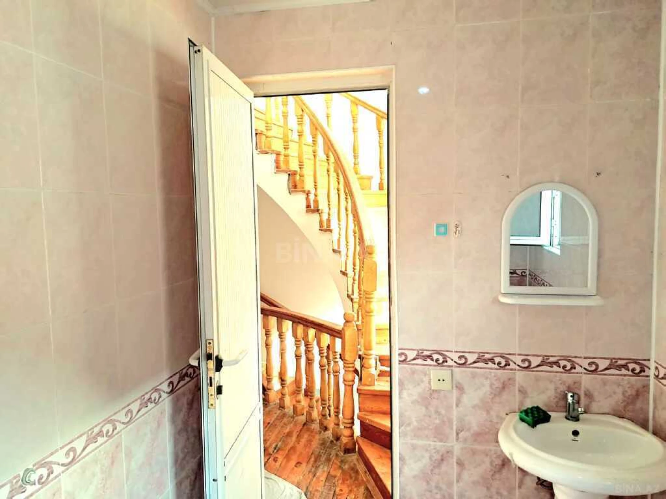 Satılır 7 otaqlı həyət evi 370 m²