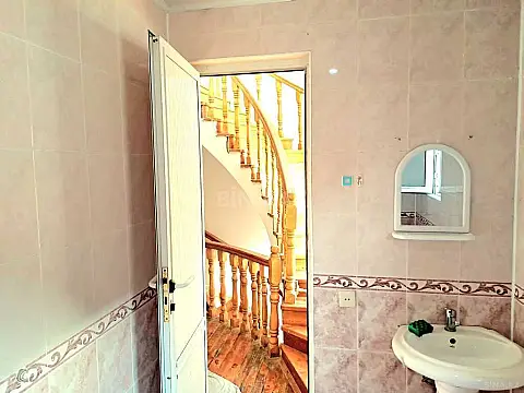 Satılır 7 otaqlı həyət evi 370 m²