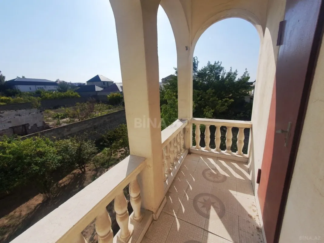 Satılır 6 otaqlı həyət evi 216 m²