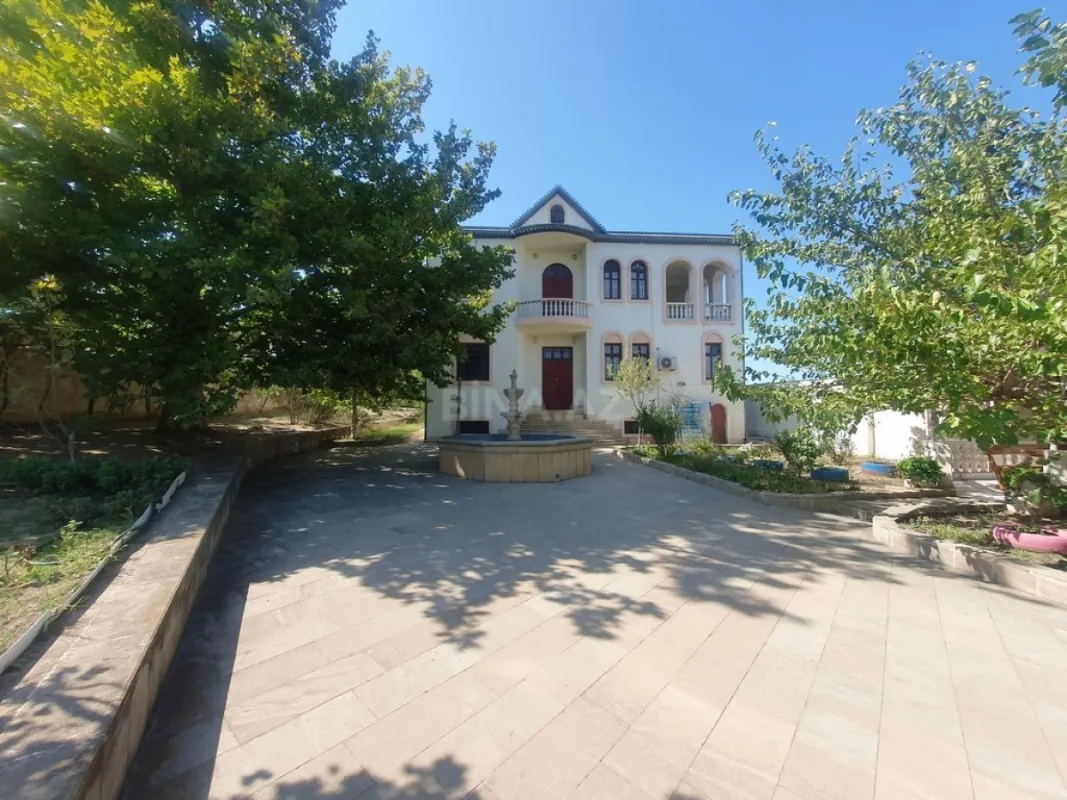 Satılır 6 otaqlı həyət evi 216 m²