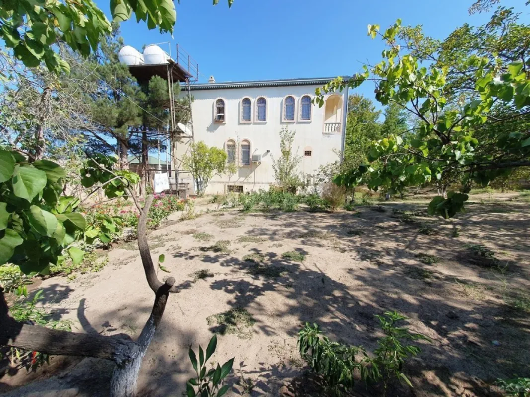 Satılır 6 otaqlı həyət evi 216 m²