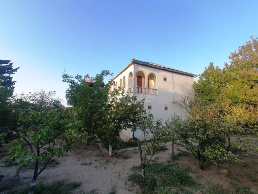 Satılır 6 otaqlı həyət evi 216 m²