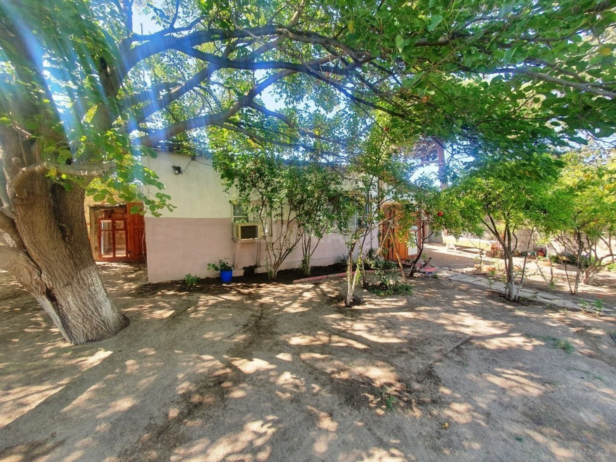 Satılır 6 otaqlı həyət evi 216 m²